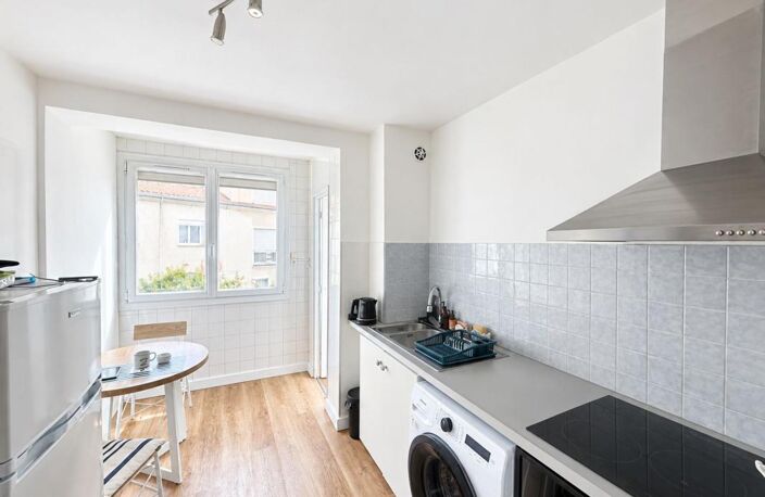 Appartement À Vendre T3 meublé en coeur de ville avec grand cellier privatif — photo 3