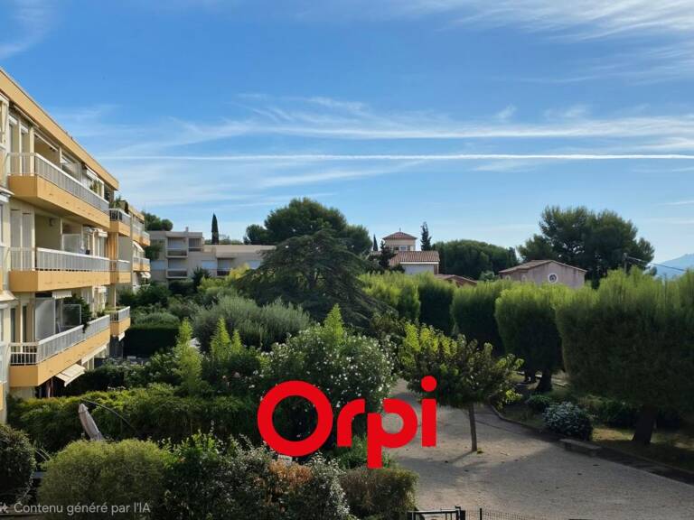BANDOL APPARTEMENT RÉNOVÉ ET COMMERCES A PIED — photo 1
