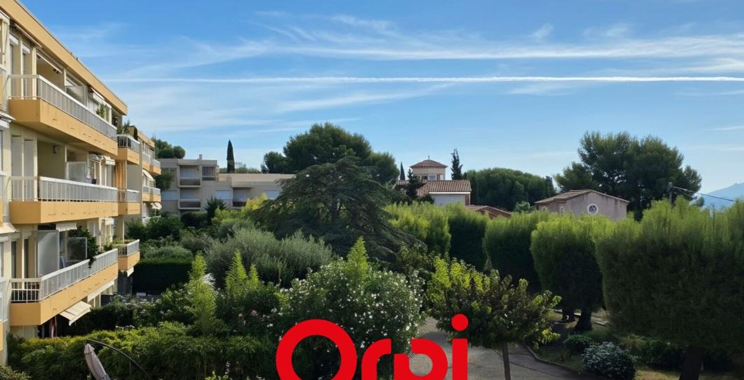 BANDOL APPARTEMENT RÉNOVÉ ET COMMERCES A PIED — photo 1
