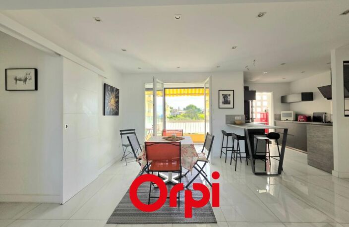 BANDOL APPARTEMENT RÉNOVÉ ET COMMERCES A PIED — photo 3