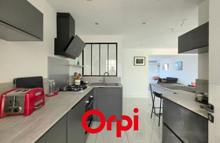 BANDOL APPARTEMENT RÉNOVÉ ET COMMERCES A PIED — photo 4