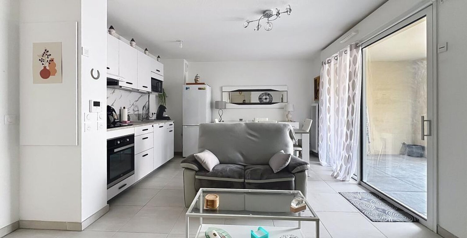 T2 RÉCENT ET ÉCONOME AVEC TERRASSE – FRÉJUS — photo 1
