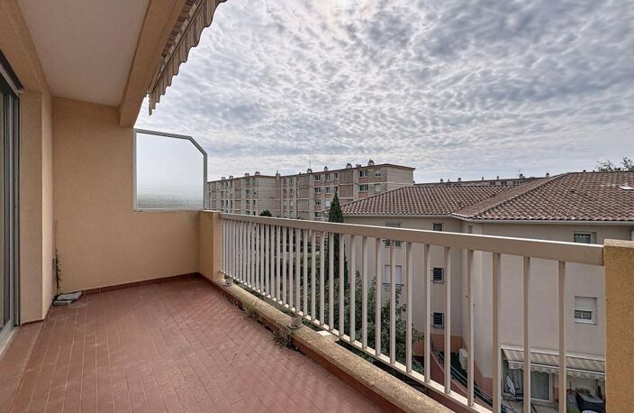 Appartement À Vendre T3 67M² TERRASSE PARKING CAVE DERNIER ETAGE — photo 3