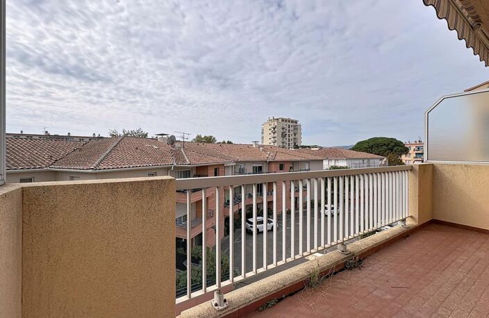 Appartement À Vendre T3 67M² TERRASSE PARKING CAVE DERNIER ETAGE — photo 5