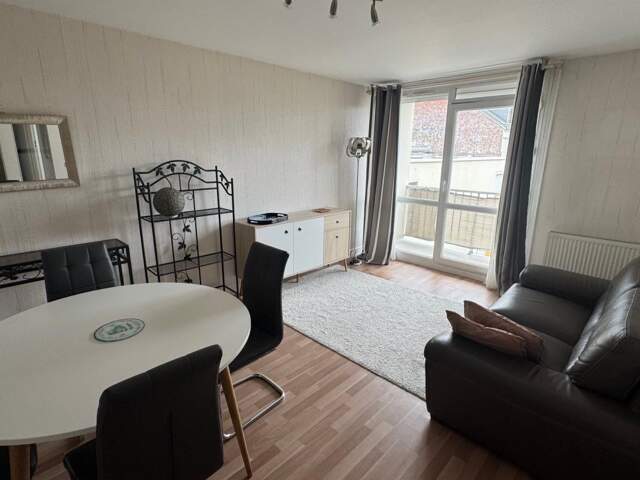 Appartement de type F2 avec ascenseur et vendu meublé — photo du bien