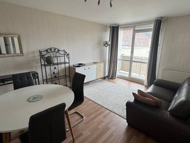 Appartement de type F2 avec ascenseur et vendu meublé — photo 1
