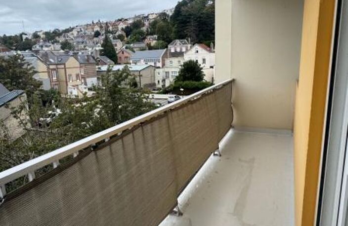 Appartement de type F2 avec ascenseur et vendu meublé — photo 3