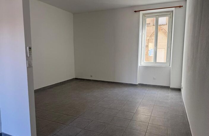 Appartement À Louer T2 SAINT-AMBROIX 1er étage — photo 4
