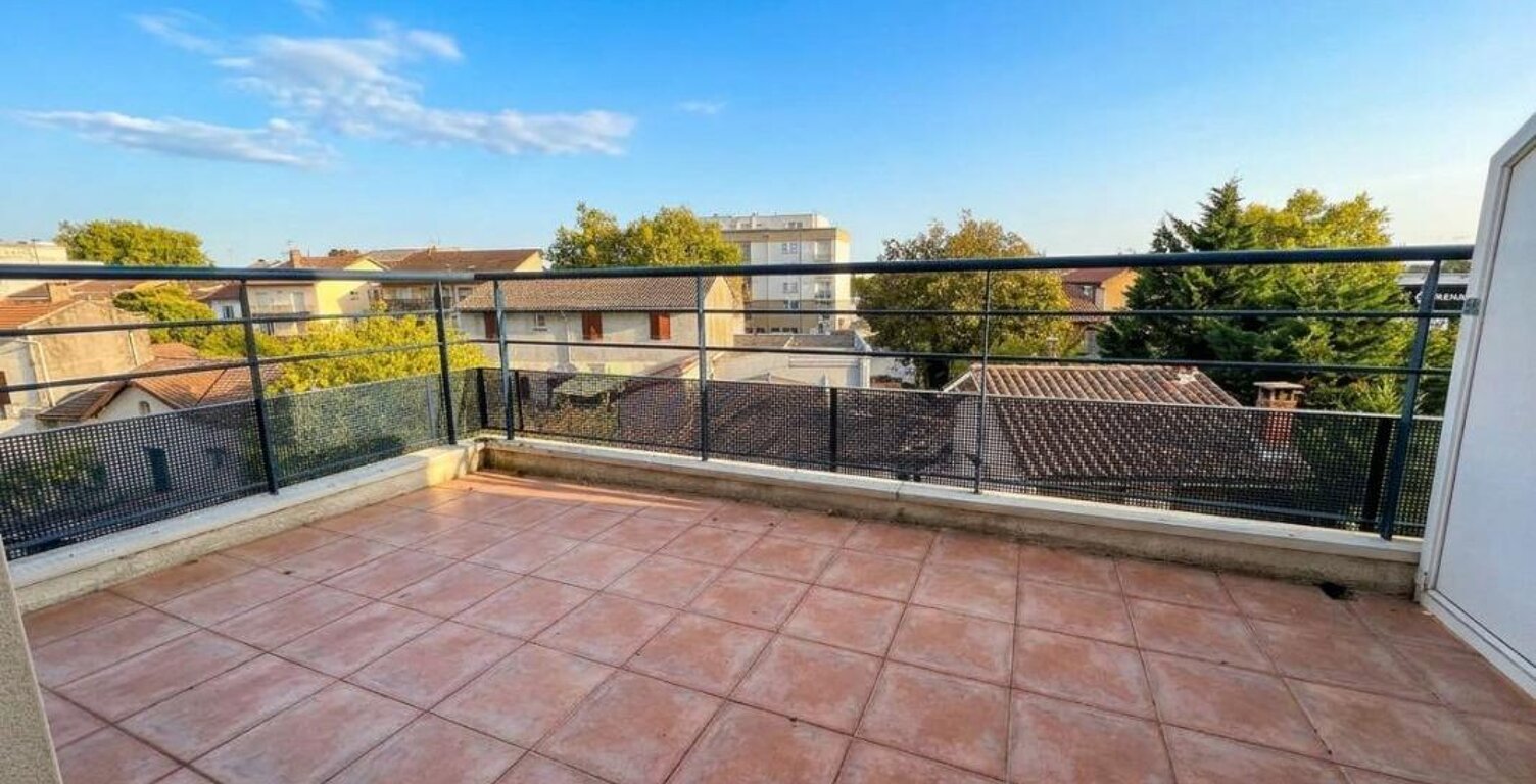 Toulouse, Barriere de paris, Appartement à vendre T3/4 au dernier étage de 75m2 avec terrasse sans vis et vis et place de parking — photo 1