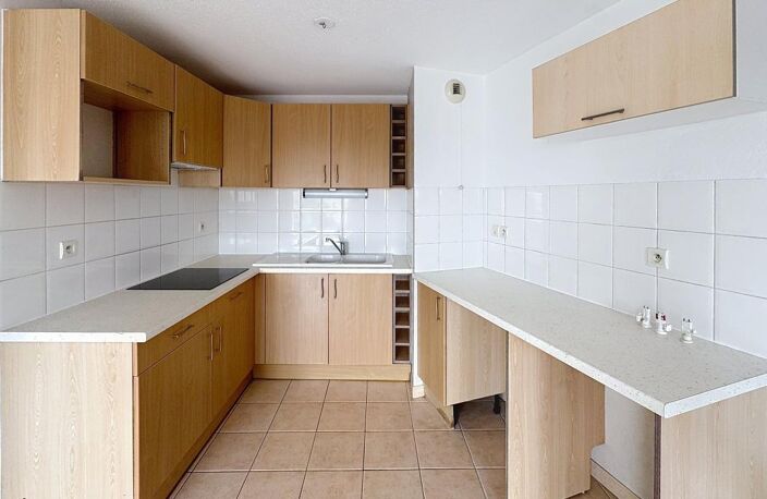 Toulouse, Barriere de paris, Appartement à vendre T3/4 au dernier étage de 75m2 avec terrasse sans vis et vis et place de parking — photo 4