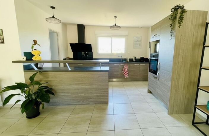 ISSUS Maison de plain-pied 2018 ( sous décennale) avec piscine et garage — photo 4