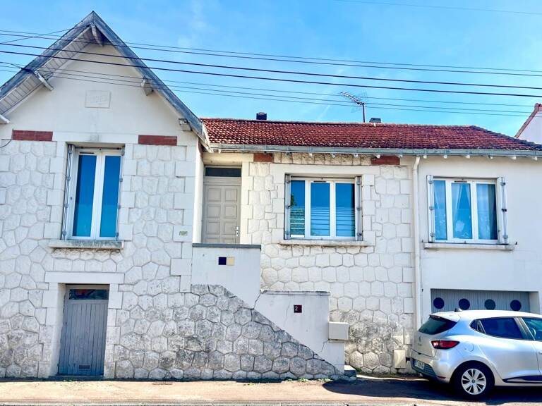 Maison louée 85 m² - Saintes — photo 1