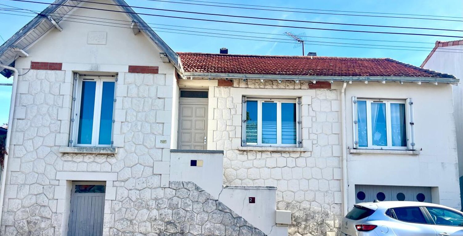 Maison louée 85 m² - Saintes — photo 1