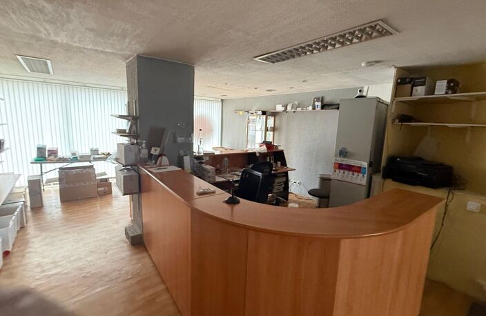 Bien Commercial À Louer — photo 2