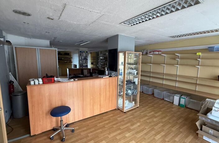 Bien Commercial À Louer — photo 3