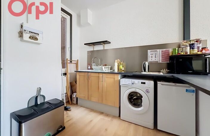 Clermont-Ferrand, Immeuble de rapport, 1 T3 de 40m2 , 2 T1 de 20m² et 1 studio avec 4 caves — photo 4