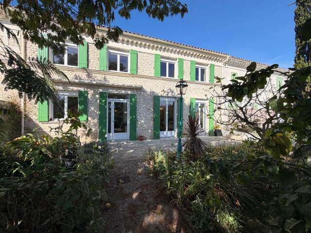 Belle CHARENTAISE rénovée, au calme, proche du CENTRE BOURG — photo du bien