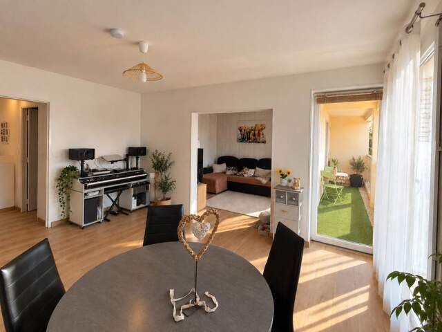 Appartement À Vendre — photo du bien