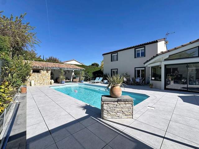 SAINT-JEAN, Vaste maison familiale de grande qualité avec terrasses, piscine et garage — photo du bien