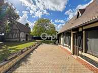 Fermette normande avec double garage, carport et dépendance — photo 2