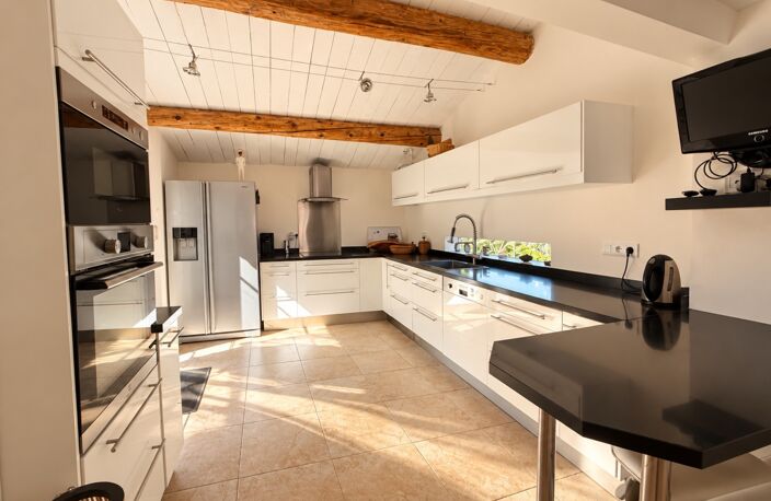 Maison de 170 m2 et maison de 70 m2, piscine, jardin 4230 m2 LAURIS (84) — photo 4