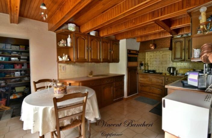 PERS-JUSSY, Maison des années 60 avec beau potentiel dans un environnement calme et champêtre — photo 5