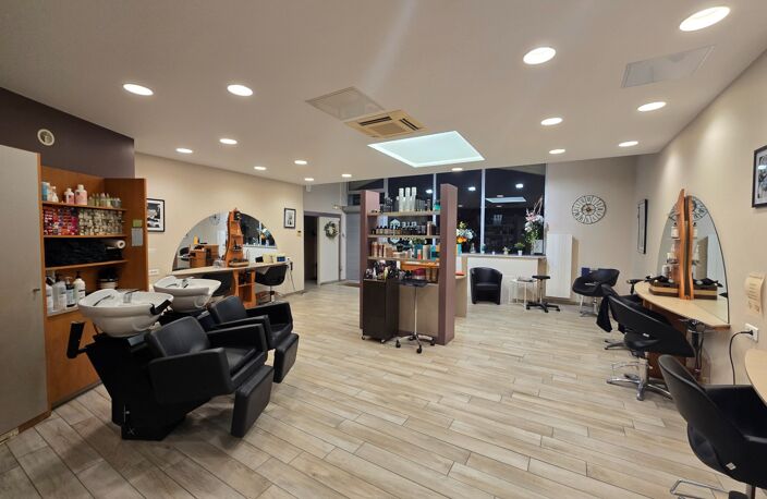 Fonds de commerce SALON DE COIFFURE MIXTE à vendre NEVERS (58) Hyper centre, à vendre pour cause retraite — photo 4