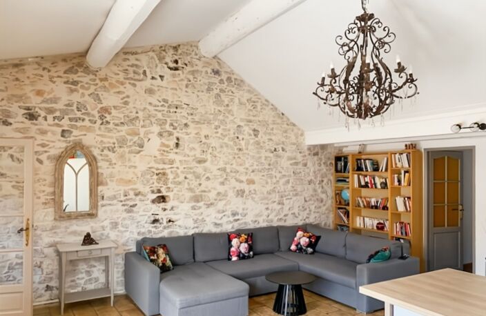 GARD (30) AIGUES-MORTES (30200) à vendre Immeuble mixte de 280 m 2, 1 local commercial 115 m 2 et 3 appartements — photo 2