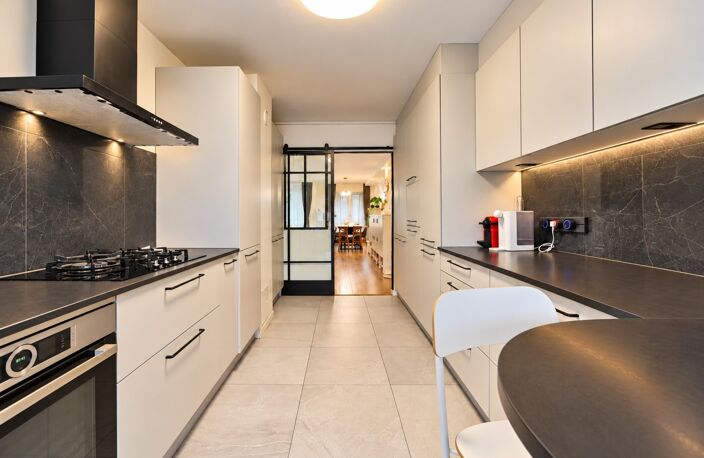 LYON 6e – BELLECOMBE – Appartement familial 132 m² – 4 chambres – 2 balcons – garage — photo 4