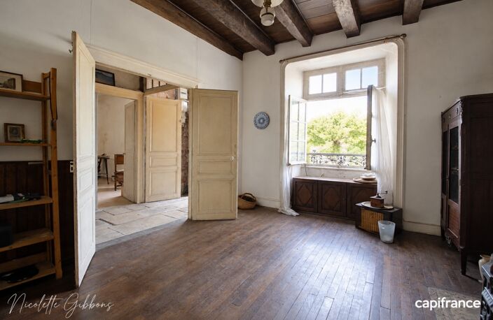 Demeure de caractère à rénover au cœur de Turenne, un des Plus Beaux Villages de France — photo 4