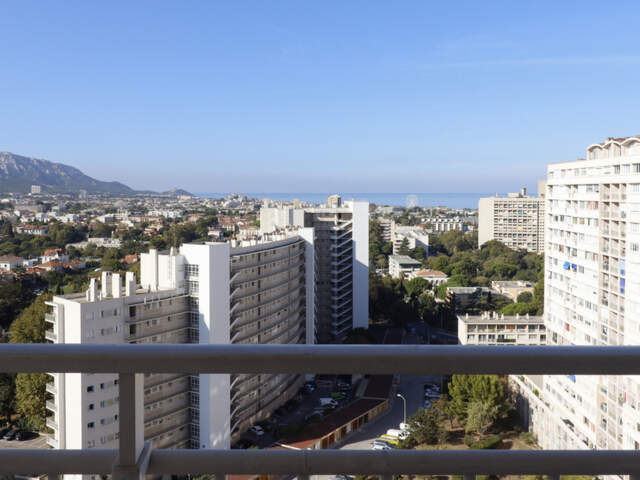 Dpt Bouches du Rhône (13), à louer MARSEILLE 9EME ARRONDISSEMENT appartement T3 meublé de 57m²avec balcons — photo du bien