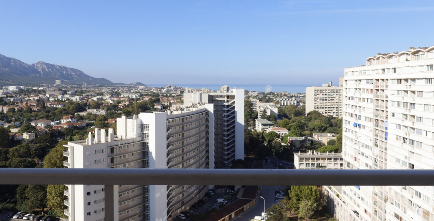 Dpt Bouches du Rhône (13), à louer MARSEILLE 9EME ARRONDISSEMENT appartement T3 meublé de 57m²avec balcons — photo 1