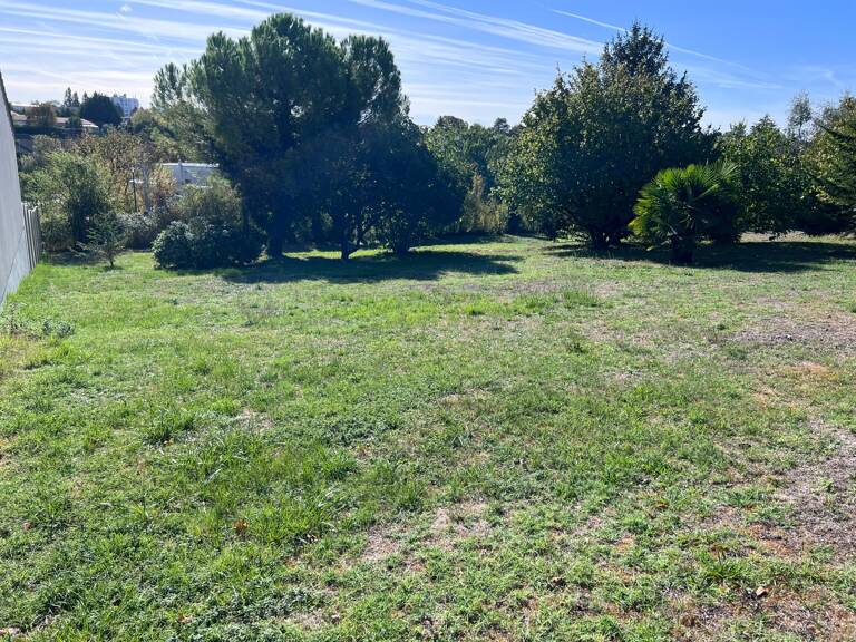 Terrain à vendre de 916,00 m² SAINTES (17) — photo 1