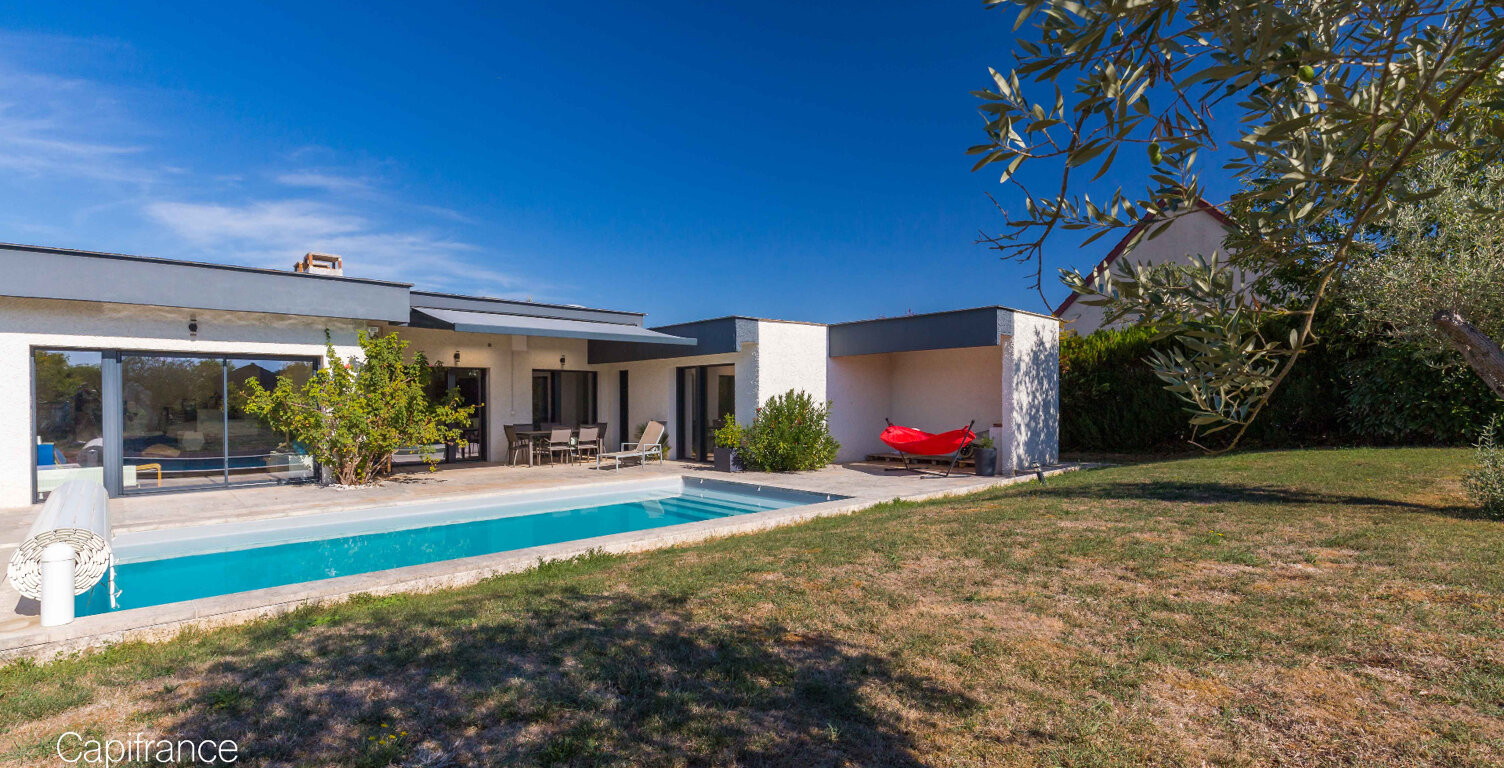 MAISON D’ARCHITECTE DE PLAIN-PIED AVEC PISCINE ET VUE DÉGAGÉE — photo 1