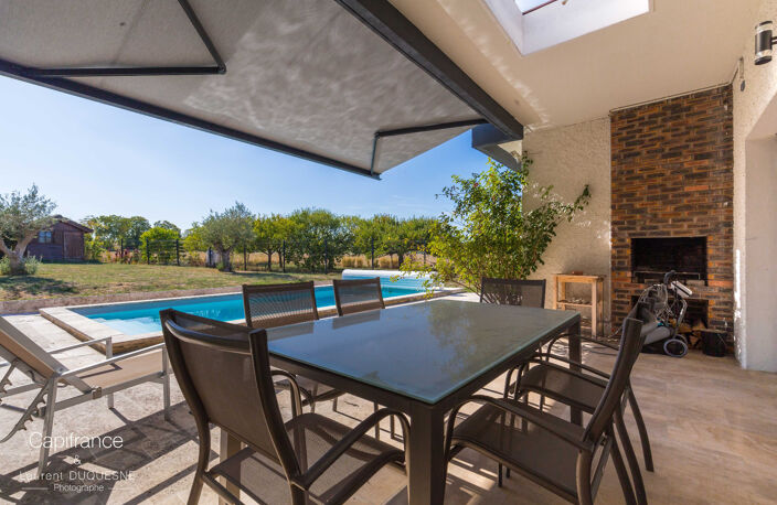 MAISON D’ARCHITECTE DE PLAIN-PIED AVEC PISCINE ET VUE DÉGAGÉE — photo 4