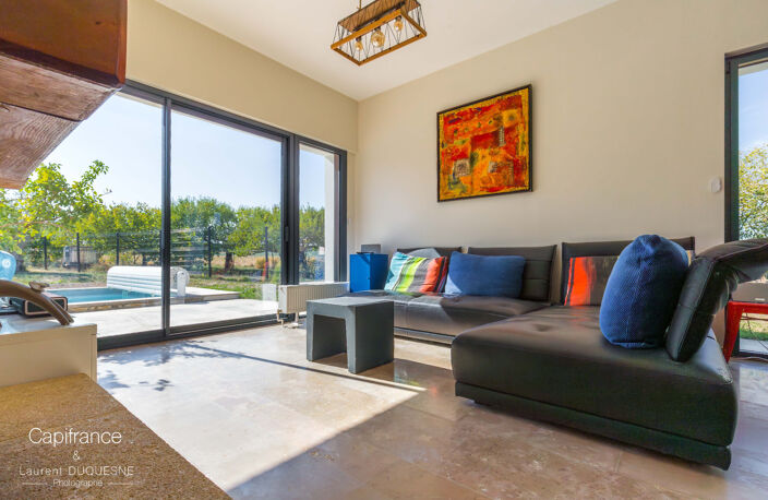 MAISON D’ARCHITECTE DE PLAIN-PIED AVEC PISCINE ET VUE DÉGAGÉE — photo 5