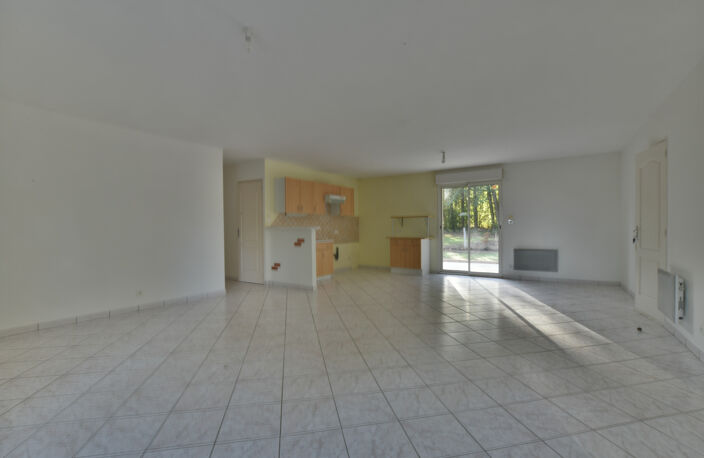 Maison à vendre 5 pièces PLAIN PIED proche SEICHES SUR LE LOIR — photo 3