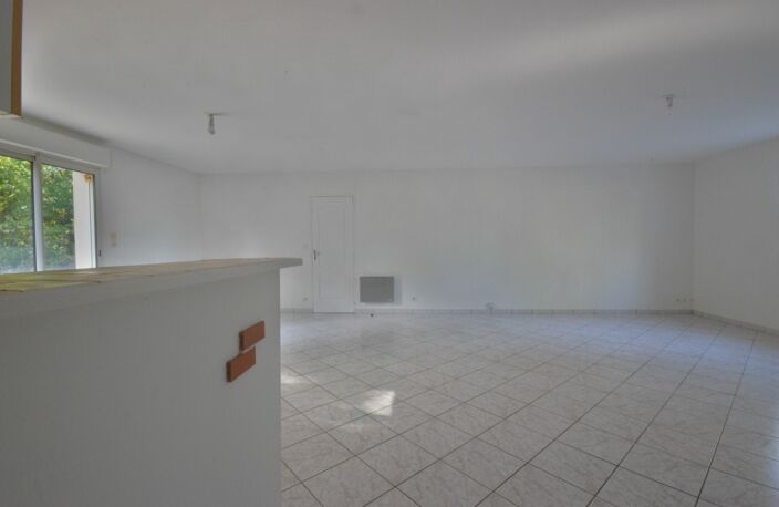 Maison à vendre 5 pièces - 98 m² - PLAIN PIED - JARZÉ — photo 4