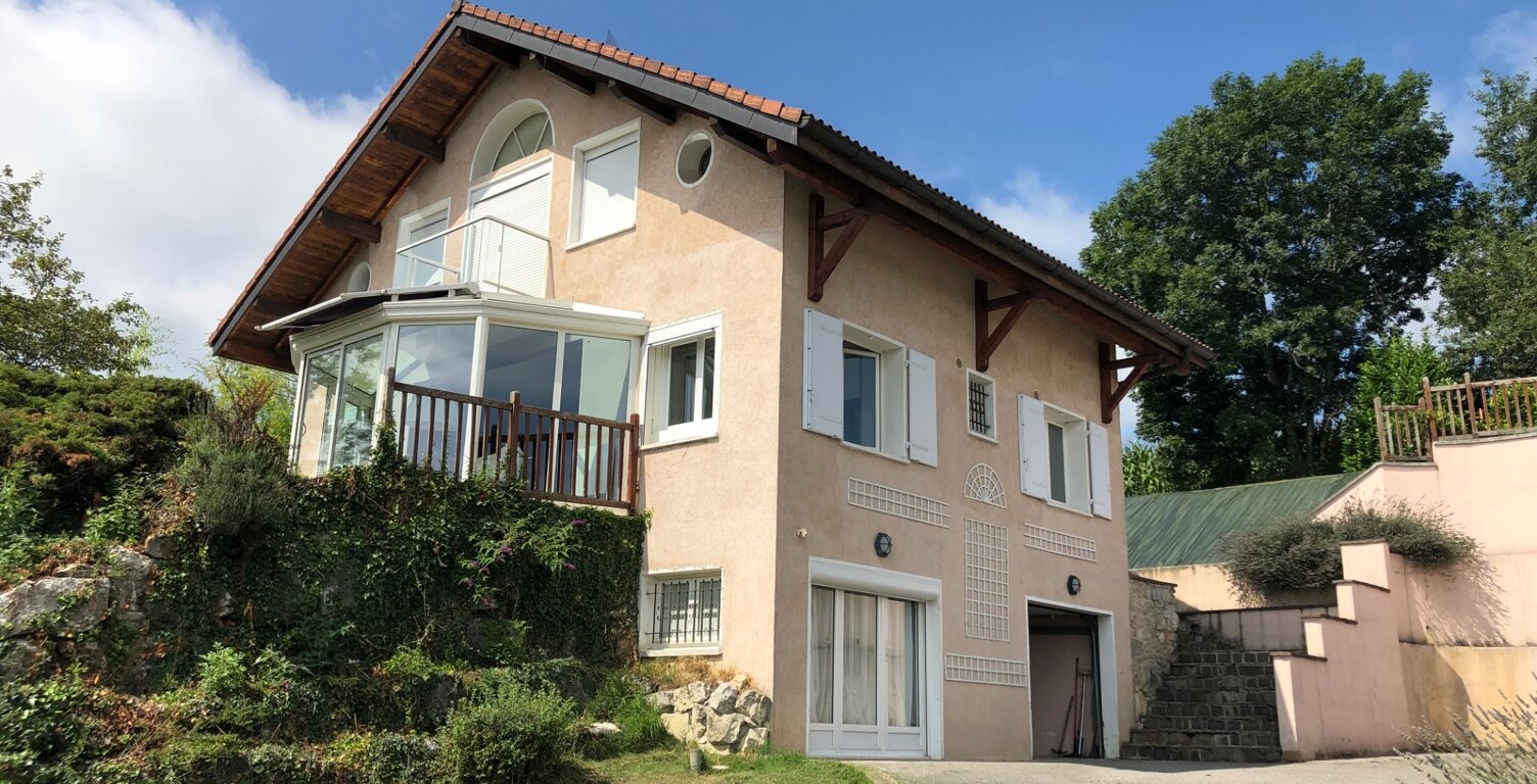 Maison à louer 6 pièces  () — photo 1
