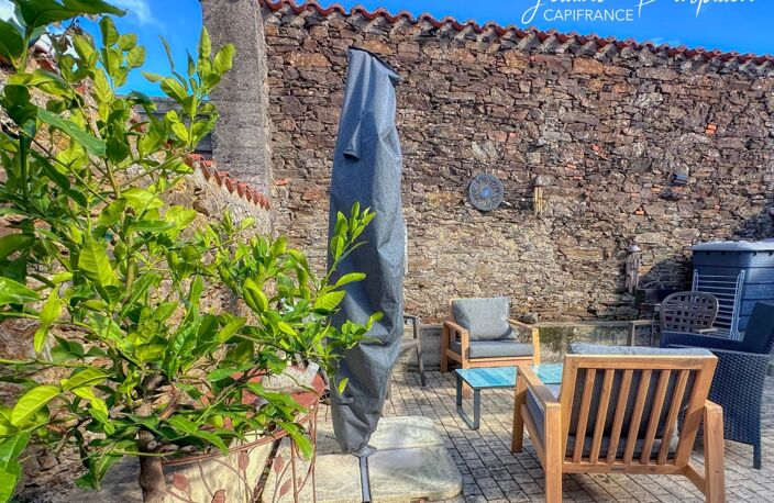 Maison de bourg avec 2 chambres et un jardin clos à CHAVAGNES EN PAILLERS (85) — photo 2