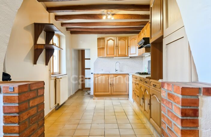 Du charme, de beaux volumes de plain-pied et un jardin arboré : découvrez cette maison pleine de potentiel — photo 3