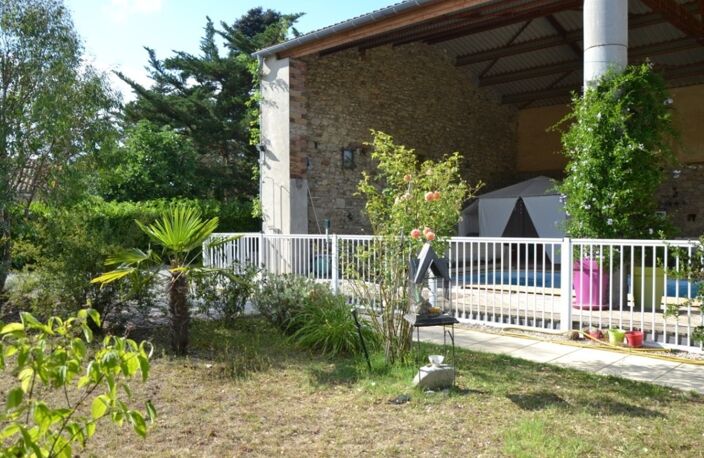 Maison de campagne de caractère – 186 m² – Piscine chauffée – Dépendances — photo 3
