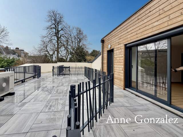 ORLEANS Centre quartier Madeleine rare à la vente appartement Penthouse T4 avec patio intérieur et terrasse de 28 m2 dans petite copropriété — photo du bien