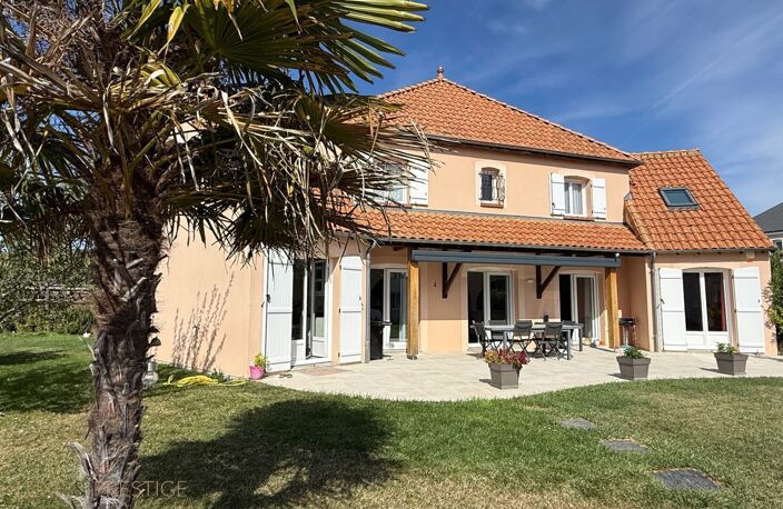 SAINT PRYVE SAINT MESMIN, maison a vendre, piscine et jardin — photo 4