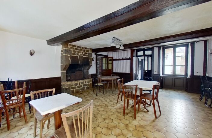 Dpt Orne (61), à vendre CARROUGES Grande maison de charme sur ancien Bar Restaurant en Normandie — photo 2