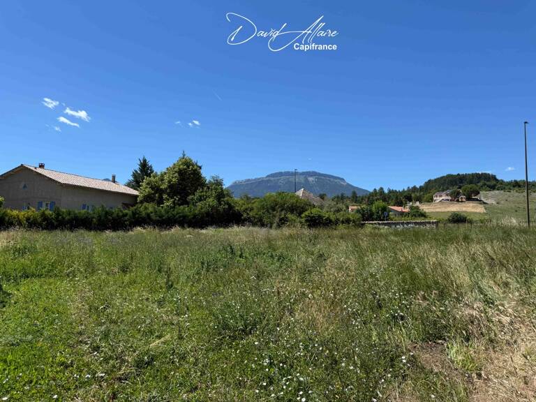 Terrain constructible à vendre de 747,00 m² à TALLARD (05) — photo 1