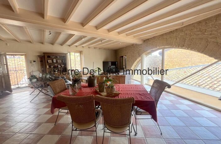 Maison en pierres dorées — photo 2