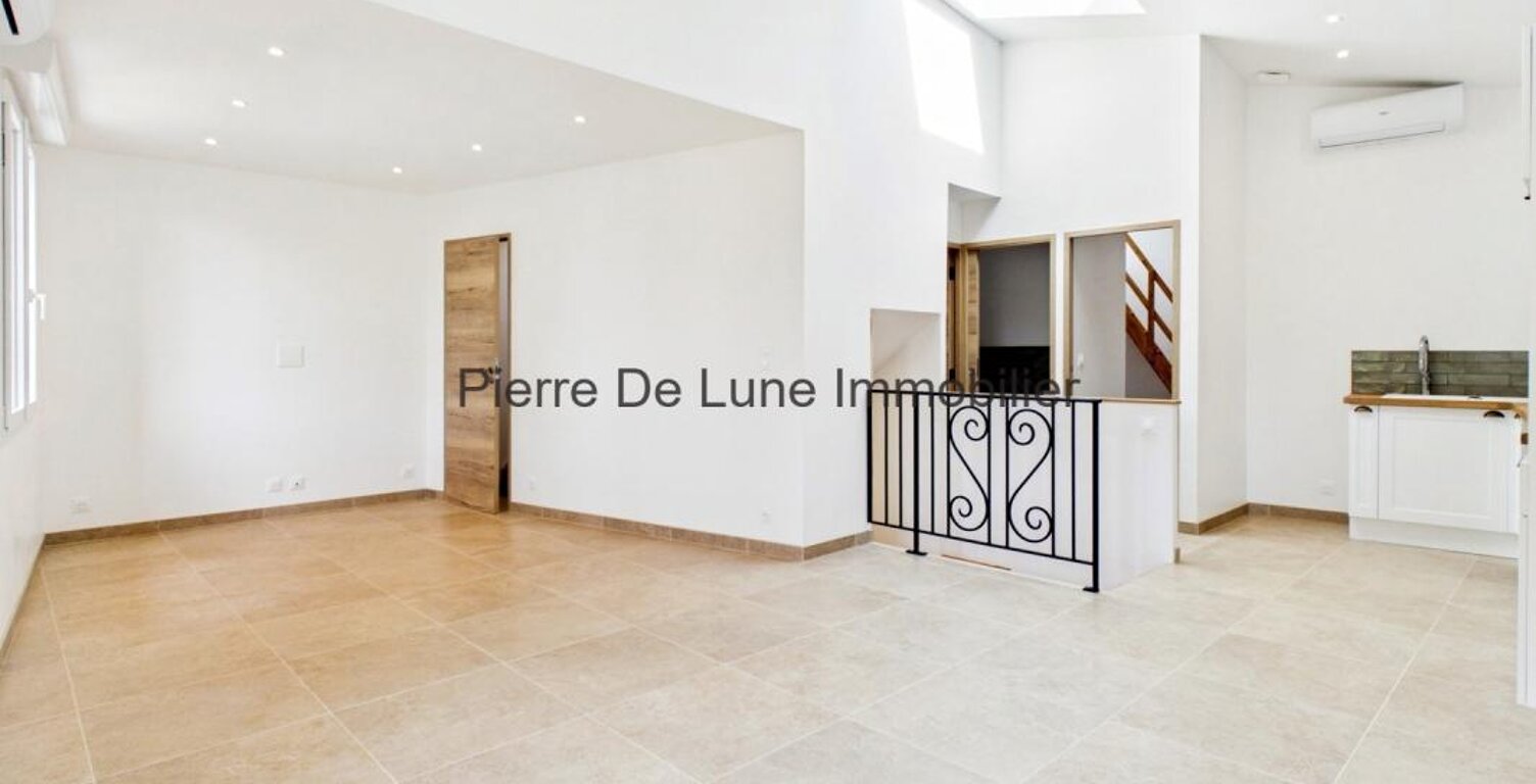 Maison en pierres dorées — photo 1