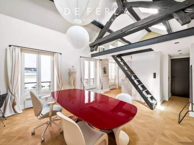 PARIS XVe - RUE DOMBASLE - LE CHARME D'UNE PETITE MAISON SOUS LES TOITS — photo du bien