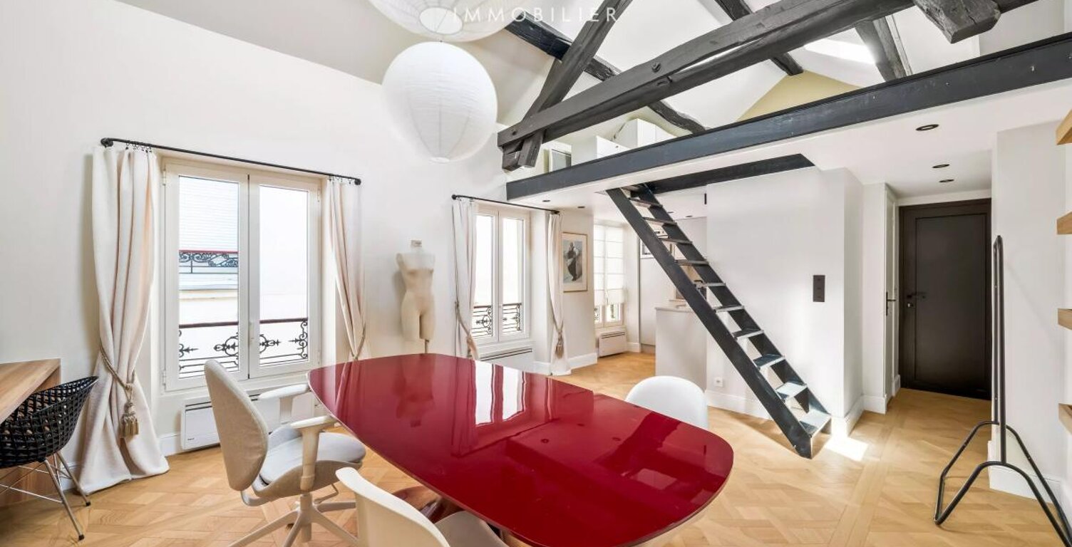 PARIS XVe - RUE DOMBASLE - LE CHARME D'UNE PETITE MAISON SOUS LES TOITS — photo 1